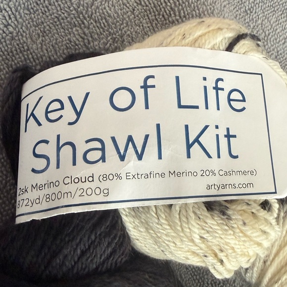 Black and Cream Yarn Kit - Picture 6 of 7